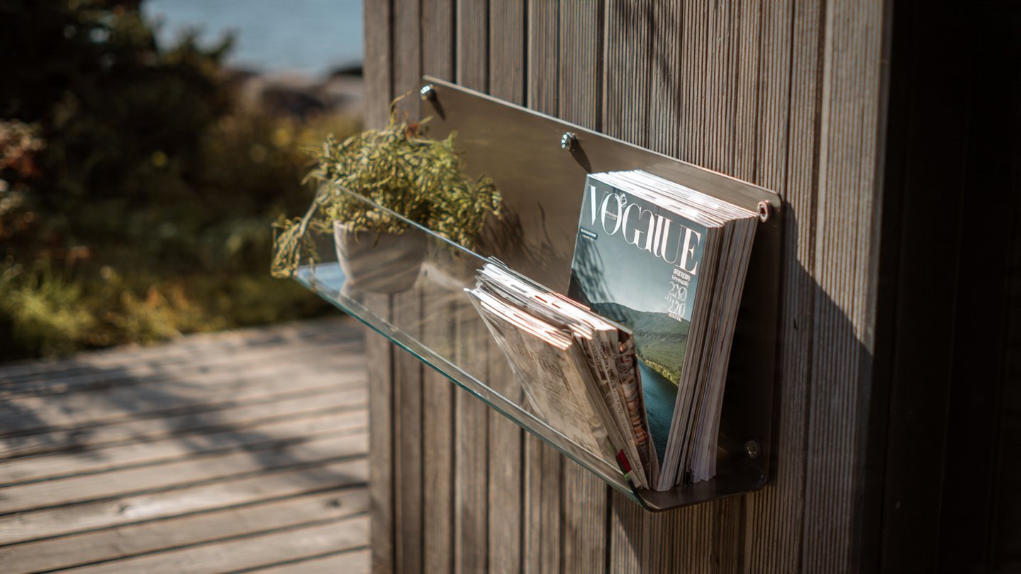 What Makes an Outdoor Shelf Look Like a Magazine Cover?