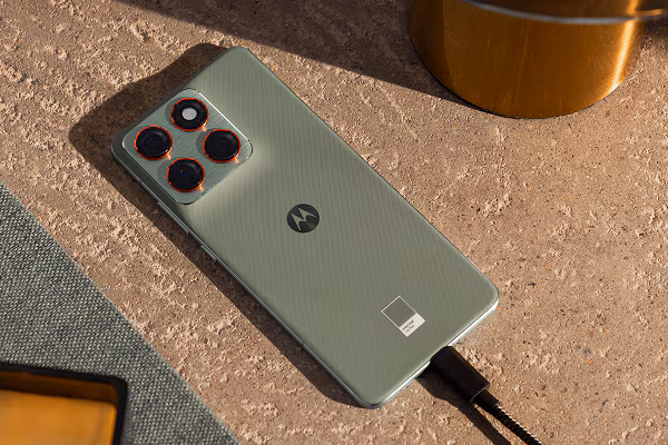 Motorola Edge 70 Launched: Ultra‑Slim 6mm Design, Snapdragon 7 Gen 4 & 4800mAh Battery in a Premium Package!