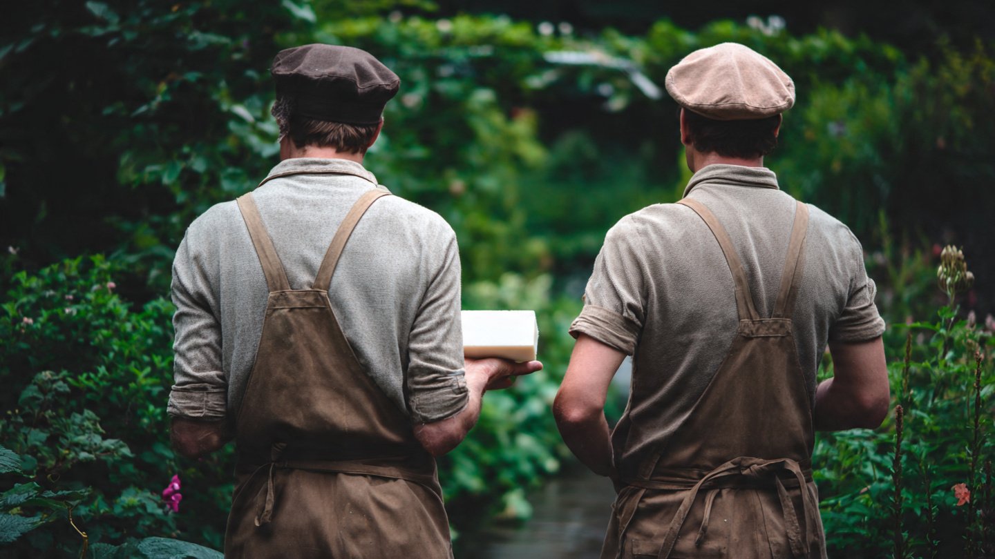 Why Do Professional Gardeners Always Carry a Bar of Soap?